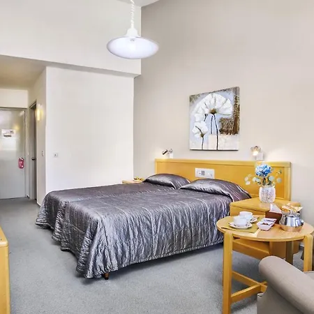 Hotel & 3*