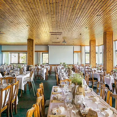 & 3* Troodos