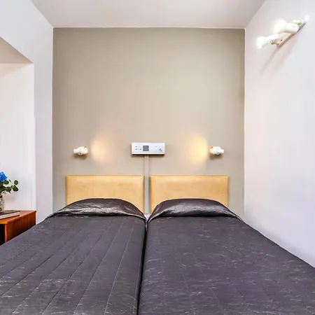 Hotel &