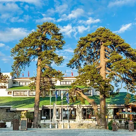 & 3* Troodos
