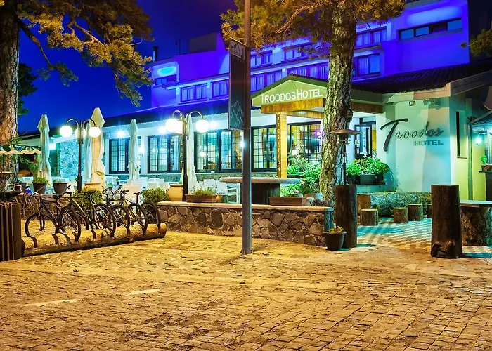 & ホテル トロードス