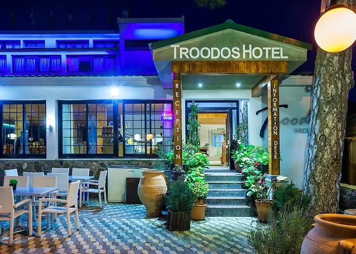 & 3* トロードス