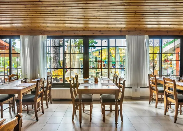 & 3* トロードス