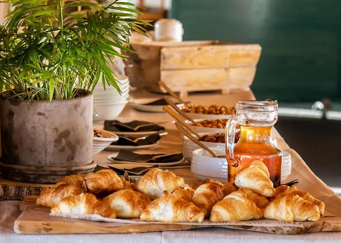 ホテル & トロードス