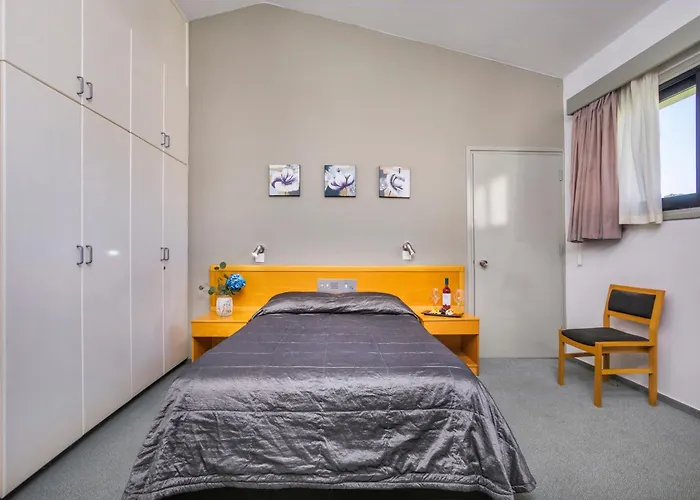 & ホテル トロードス