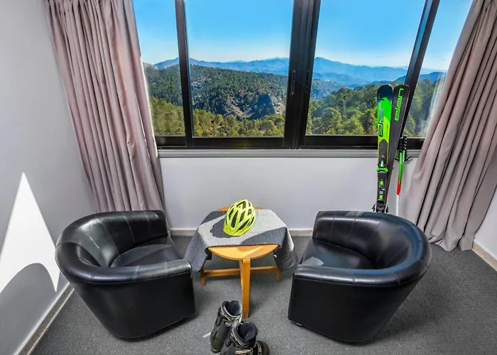 ホテル & トロードス