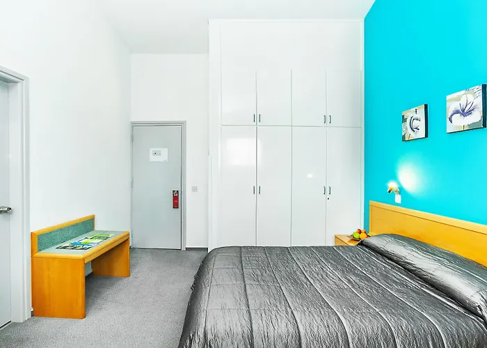 ホテル & トロードス