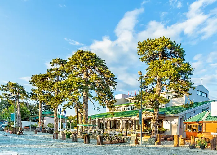 ホテル & トロードス