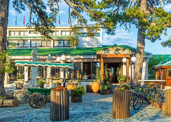 ホテル & トロードス