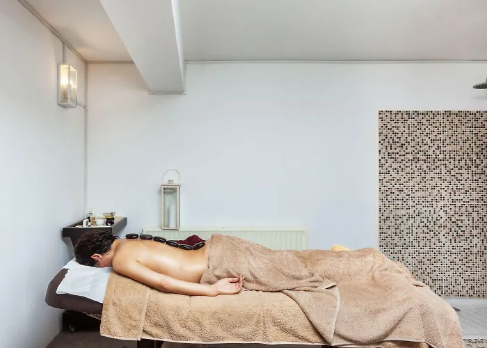 & 3* トロードス