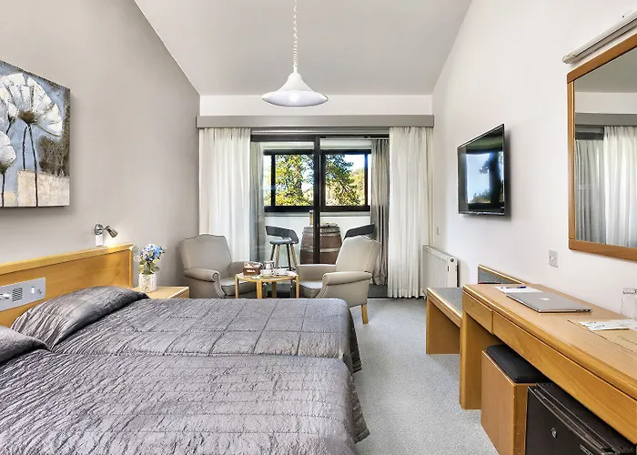 & 3* トロードス